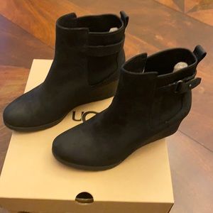 Ugg Women’s Indra Black Wedge Booties